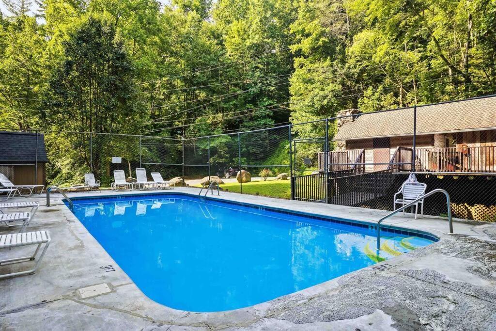 Beautiful Chalet With Fireplace And Large Game Room Gatlinburg Exterior photo