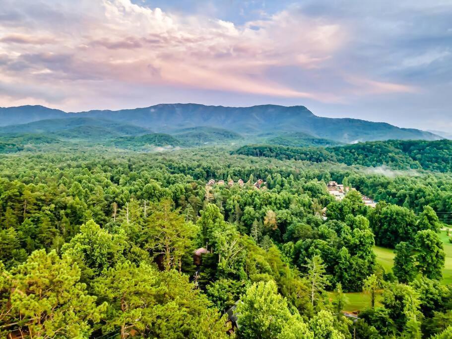 Beautiful Chalet With Fireplace And Large Game Room Gatlinburg Exterior photo