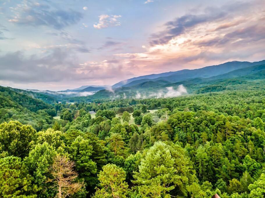 Beautiful Chalet With Fireplace And Large Game Room Gatlinburg Exterior photo
