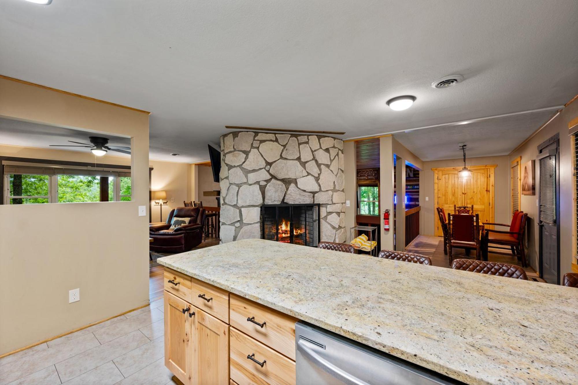 Beautiful Chalet With Fireplace And Large Game Room Gatlinburg Exterior photo