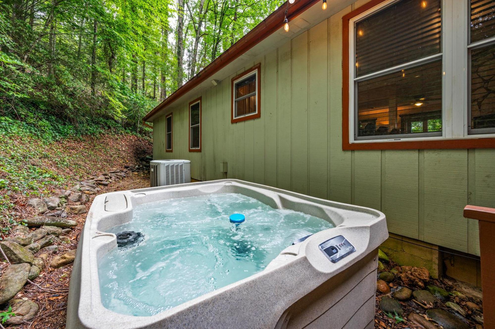 Beautiful Chalet With Fireplace And Large Game Room Gatlinburg Exterior photo